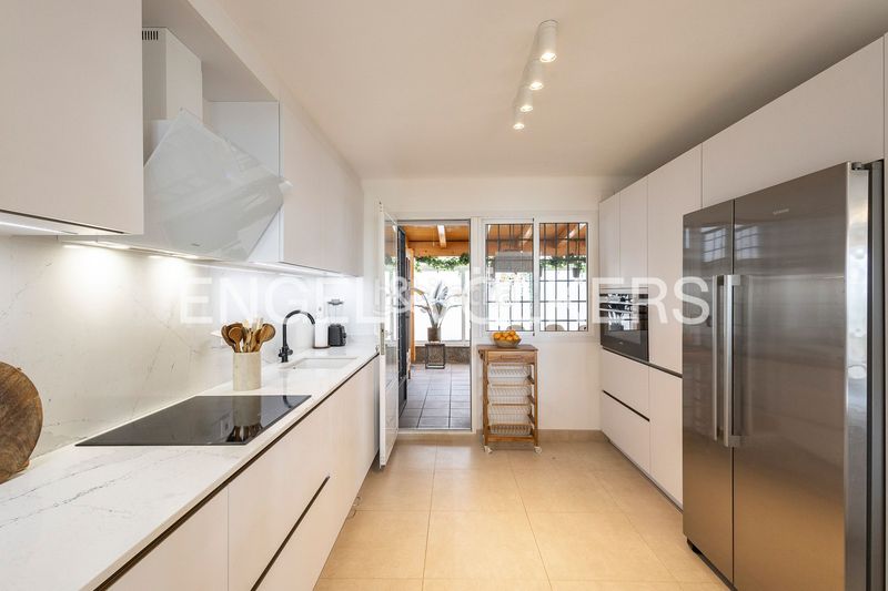 Foto b1efeebd-c980-4df6-97e9-faddf6642536. Casa adossada amb calefacció piscina a Bruguers Gavà