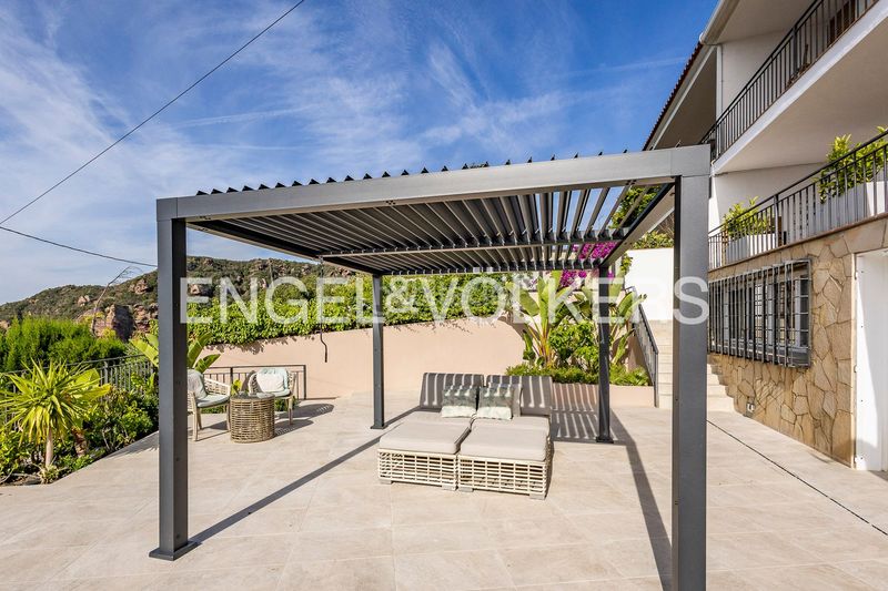 Foto d3f83e7e-5b77-4a21-9725-8594fbdec1e7. Casa adossada amb calefacció piscina a Bruguers Gavà