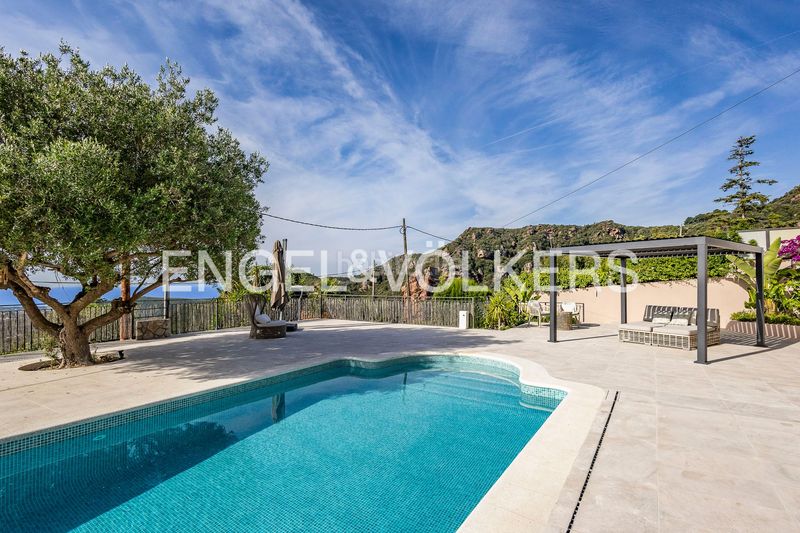 Foto dce91832-c73f-48aa-aa69-5c71e9c3fead. Casa adossada amb calefacció piscina a Bruguers Gavà
