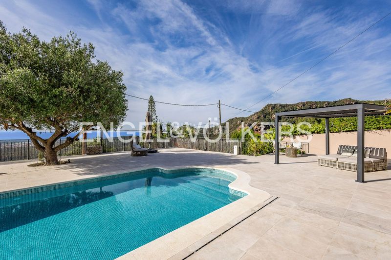 Foto de5286e8-c810-429e-8dd3-03944b7536db. Casa adossada amb calefacció piscina a Bruguers Gavà