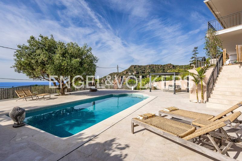 Foto e48289ee-14a0-41dd-9d6a-9d7d3221eba3. Casa adossada amb calefacció piscina a Bruguers Gavà