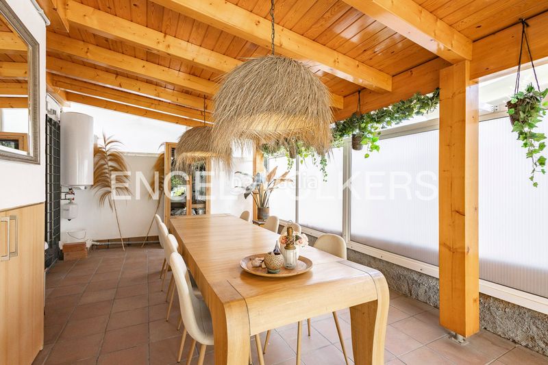 Foto f686fa3d-15dc-4370-b878-9bbdfb248d3a. Casa adossada amb calefacció piscina a Bruguers Gavà