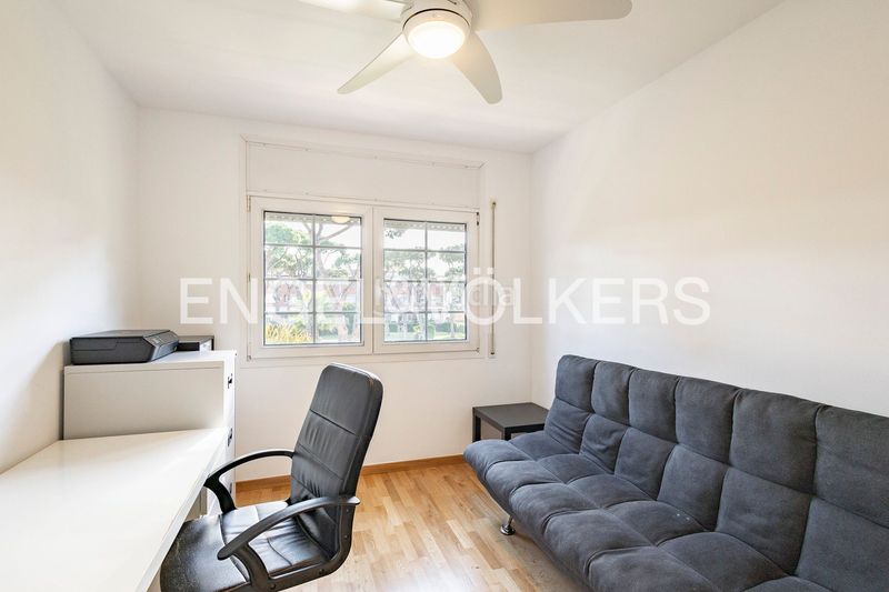 Foto 2f416346-c089-4a49-b063-607ab314d20d. Casa amb calefacció aparcament piscina a Gava Mar Gavà