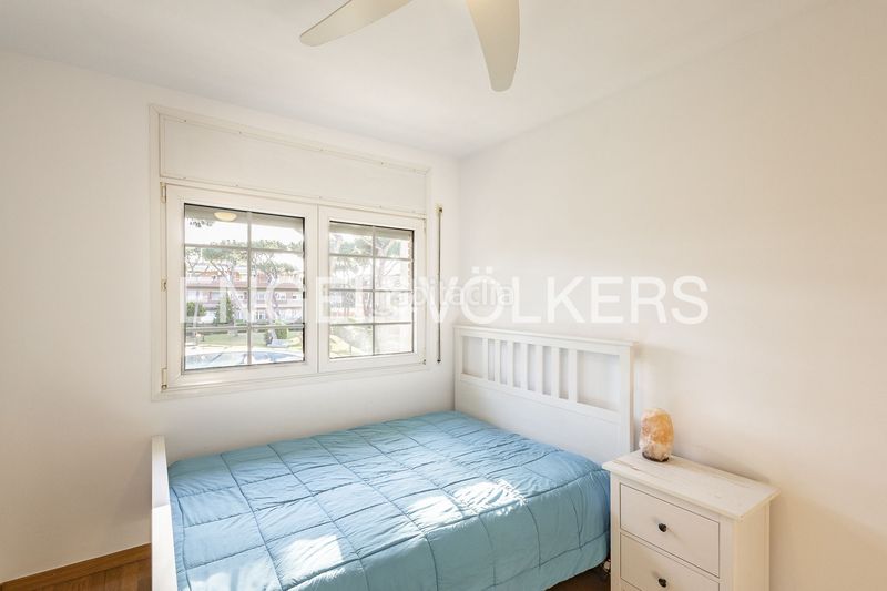 Foto 730f9eff-e08f-47a9-bfa6-aea545bbe8d9. Casa amb calefacció aparcament piscina a Gava Mar Gavà