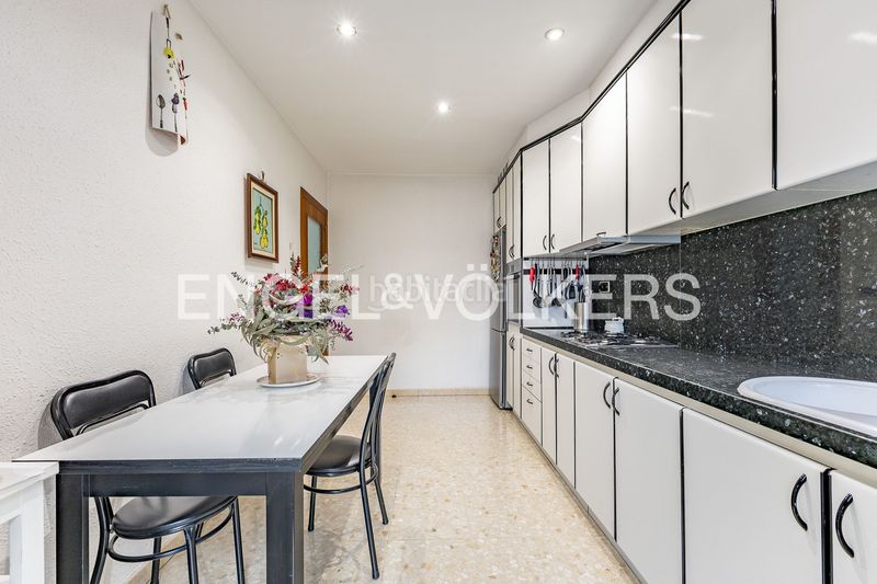 Foto 071bcd9a-4502-4b2e-ae72-67f081e1516a. Casa adossada amb calefacció aparcament a Creu de Barberà Sabadell