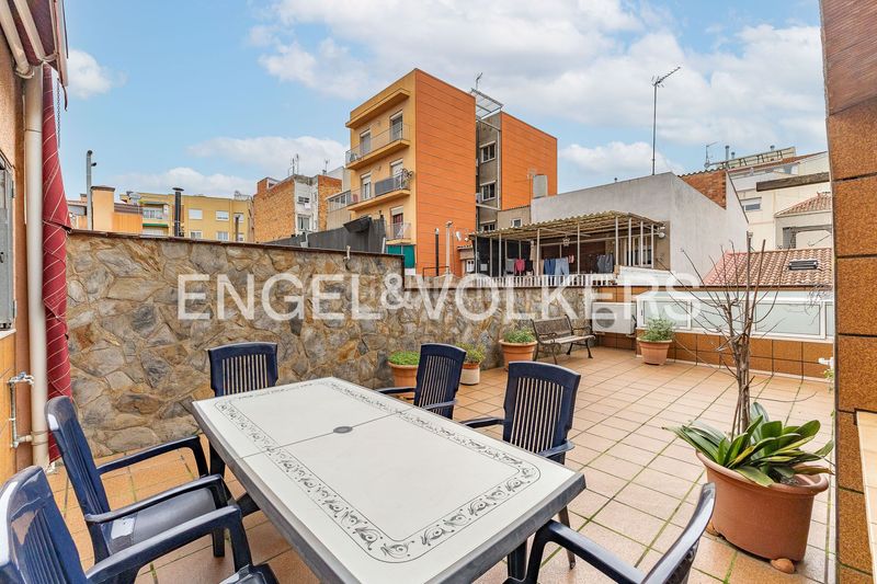 Foto 4652cd8c-0306-4348-9f28-0e208be925c2. Casa adossada amb calefacció aparcament a Creu de Barberà Sabadell
