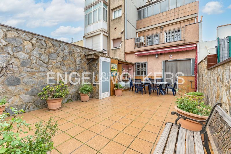 Foto 61754b02-c5d2-4f5a-9a77-c7e027d75f56. Casa adossada amb calefacció aparcament a Creu de Barberà Sabadell