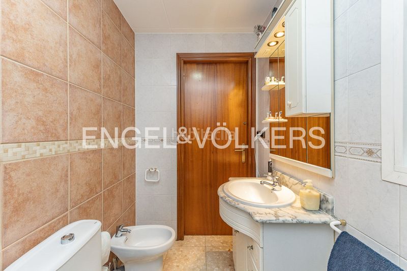 Foto 645a73a9-59f8-4a16-a6a2-d46824d128aa. Casa adossada amb calefacció aparcament a Creu de Barberà Sabadell