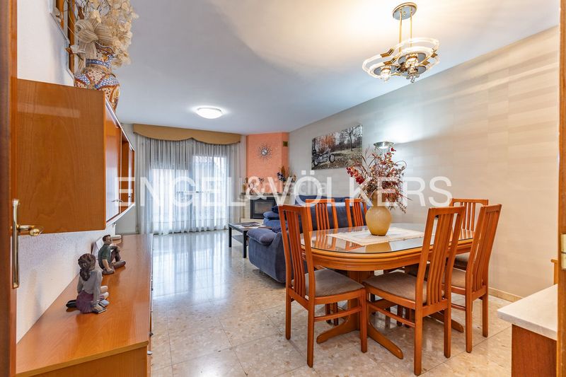 Foto 69997136-84aa-41e9-8c96-c51e5e66e9d1. Casa adossada amb calefacció aparcament a Creu de Barberà Sabadell