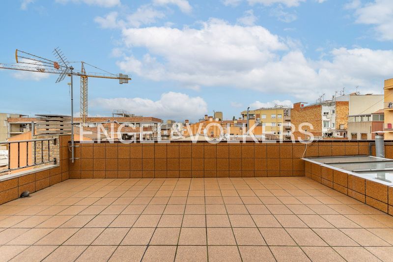 Foto 7348c11c-b30f-4167-abda-d5a061e10ad9. Casa adossada amb calefacció aparcament a Creu de Barberà Sabadell