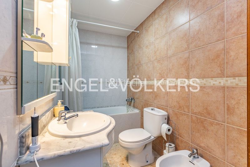 Foto aa3ce270-9951-4982-b9bb-e0466f551966. Casa adossada amb calefacció aparcament a Creu de Barberà Sabadell
