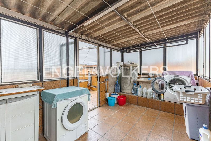 Foto b55a8b42-ccff-4238-b7d5-addb4ff8f07c. Casa adossada amb calefacció aparcament a Creu de Barberà Sabadell