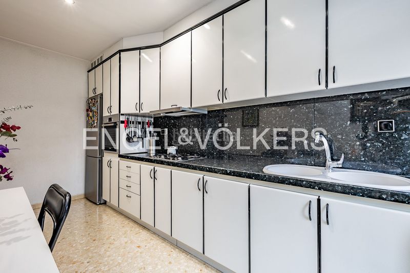 Foto bc16347a-faf4-43e4-a8bb-083c4d9d3cb8. Casa adossada amb calefacció aparcament a Creu de Barberà Sabadell