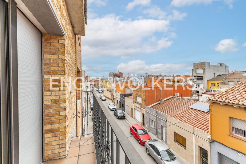 Foto e3906d73-e66a-4b6b-a94e-b41201495759. Casa adossada amb calefacció aparcament a Creu de Barberà Sabadell