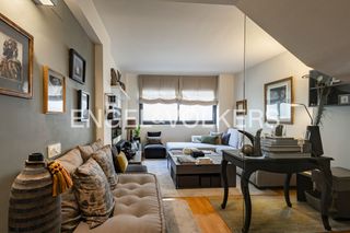 Duplex in El Coll. Una propiedad que transforma el espacio en experiencia.