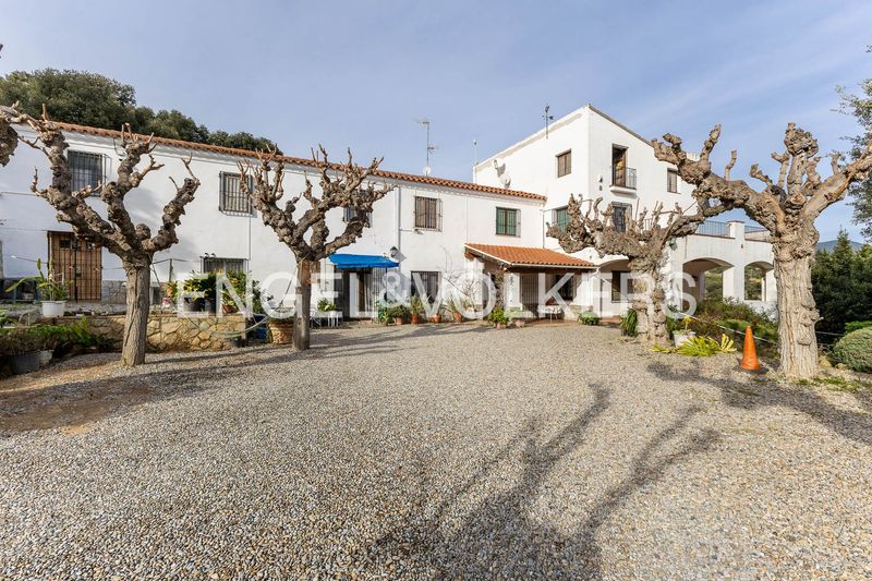 Foto 442a9291-4fd5-42a3-aa5a-d08545d1402d. Masia amb calefacció aparcament piscina a Can Quirze Mataró