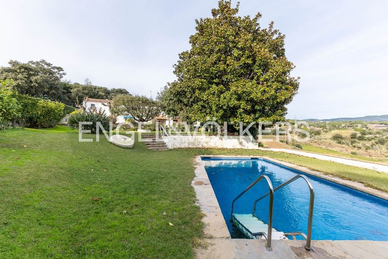 Foto 5eab2e01-80bc-4aca-beb2-12bff59ce2a7. Masia amb calefacció aparcament piscina a Can Quirze Mataró