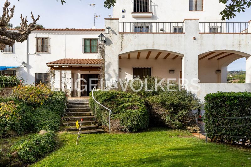 Foto 90a2baef-29c8-4580-9017-65c96b7864fc. Masia amb calefacció aparcament piscina a Can Quirze Mataró