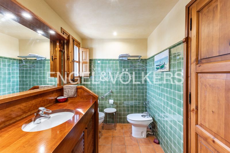 Foto a8025867-38e0-46c8-8446-e6b05f2129fe. Masia amb calefacció aparcament piscina a Can Quirze Mataró