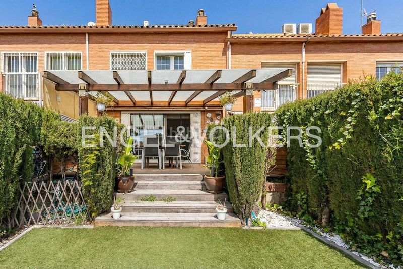Foto 07d03b07-06c0-4498-b508-02f65f846b5e. Casa amb calefacció aparcament a Ciutat Diagonal Esplugues de Llobregat