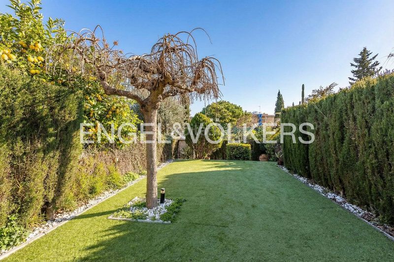 Foto a086f0b3-337a-49c2-8330-e49fd5d33e56. Casa amb calefacció aparcament a Ciutat Diagonal Esplugues de Llobregat
