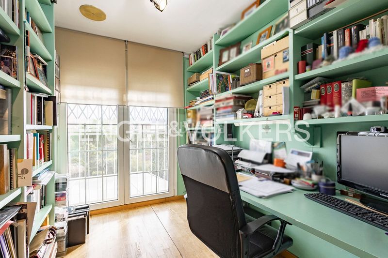 Foto d5582c59-3fef-442d-9a30-5469232ca226. Casa amb calefacció aparcament a Ciutat Diagonal Esplugues de Llobregat