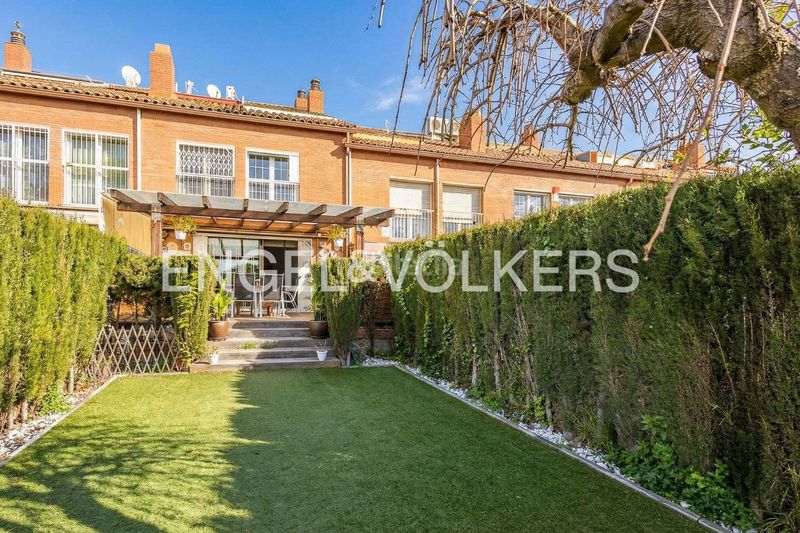 Foto d6407a65-c837-452b-b264-2d1270e80ce2. Casa amb calefacció aparcament a Ciutat Diagonal Esplugues de Llobregat