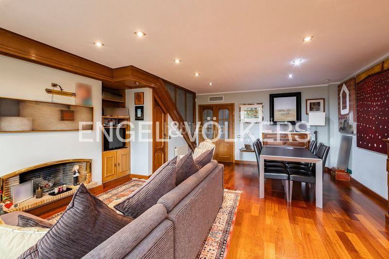Foto d7bd56e1-5c33-4c0a-9dfb-6d3ce036129e. Casa amb calefacció aparcament a Ciutat Diagonal Esplugues de Llobregat