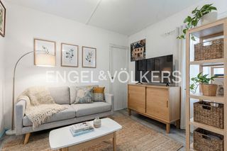 Piso en Raval. Céntrico piso de 3 habitaciones en joaquín costa con múltiples o