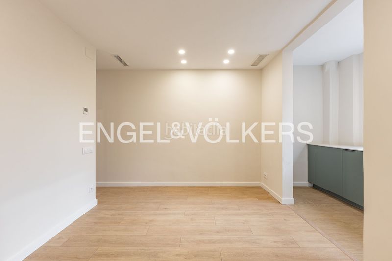 Piso reformado a estrenar con doble orientación y balcón en sant gervasi en Barcelona - Imagen 18