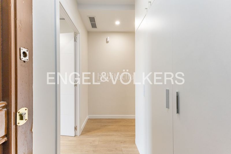Piso reformado a estrenar con doble orientación y balcón en sant gervasi en Barcelona - Imagen 30