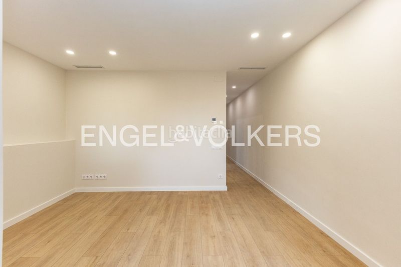 Piso reformado a estrenar con doble orientación y balcón en sant gervasi en Barcelona - Imagen 20