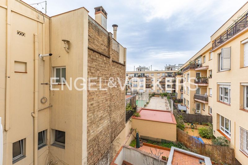 Piso reformado a estrenar con doble orientación y balcón en sant gervasi en Barcelona - Imagen 31