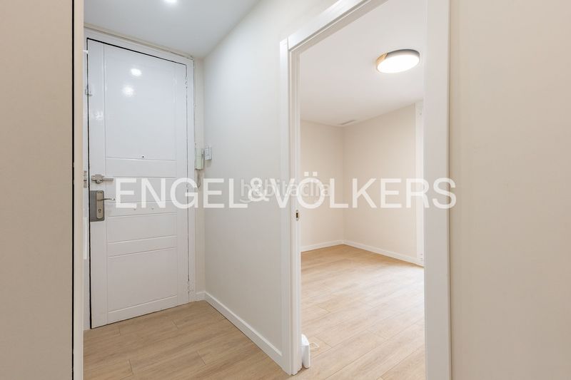 Piso reformado a estrenar con doble orientación y balcón en sant gervasi en Barcelona - Imagen 21