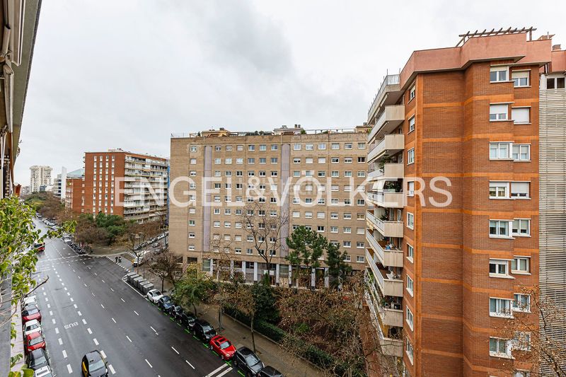 Foto 13397839-6655-4535-898f-3ac48957cfae. Pis amb calefacció aparcament a Tres Torres Barcelona