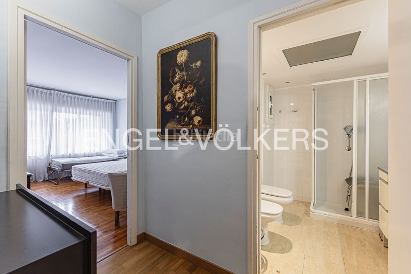Foto 5312f5e8-c279-4f52-bd05-643dd59743d7. Pis amb calefacció aparcament a Tres Torres Barcelona