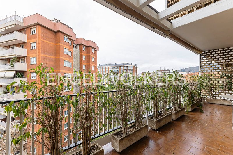 Foto eacebea9-9530-4281-9aa8-68486dac4d68. Pis amb calefacció aparcament a Tres Torres Barcelona