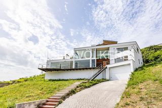 Casa  Avinguda montseny. Exclusiva vivienda con piscina interior y exterior, gimnasio y a