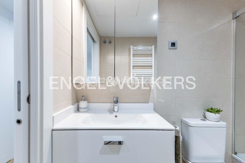 Foto 7d02f46f-a7b2-4985-b6f7-cf4b622c830b. Pis amb calefacció aparcament a La Bordeta Barcelona