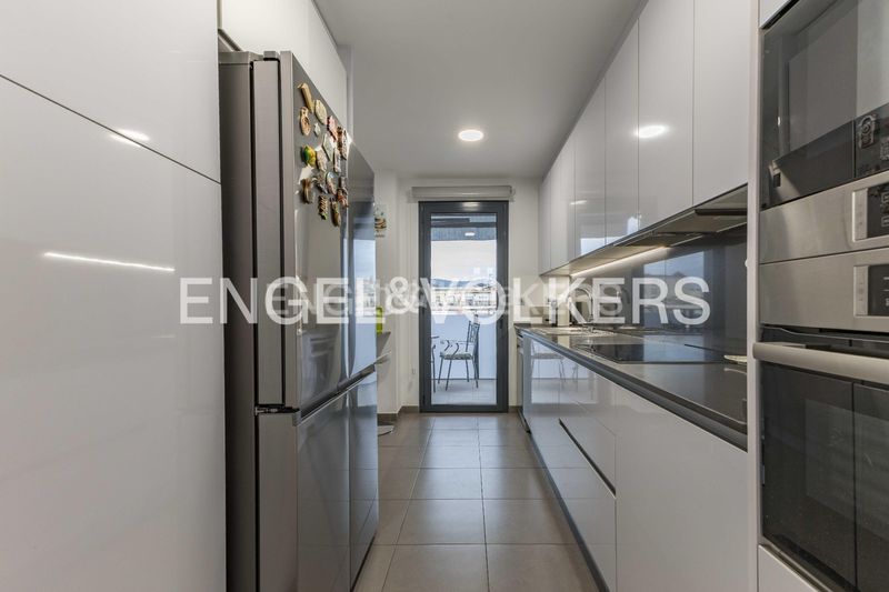 Foto b41351b8-8822-4706-8911-baf49f40393d. Pis amb calefacció aparcament a La Bordeta Barcelona