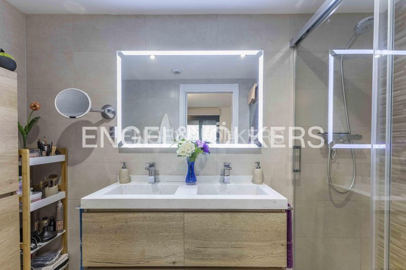 Foto ccc667aa-4a61-425a-bc5b-7c7e4eb54016. Pis amb calefacció aparcament a La Bordeta Barcelona