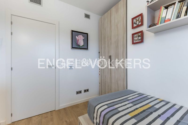 Foto de00b32d-f676-4a33-8916-480c9729d36d. Pis amb calefacció aparcament a La Bordeta Barcelona