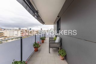 Pis a La Bordeta. Luz natural, espacio, confort con balcón, terraza panorámica y p