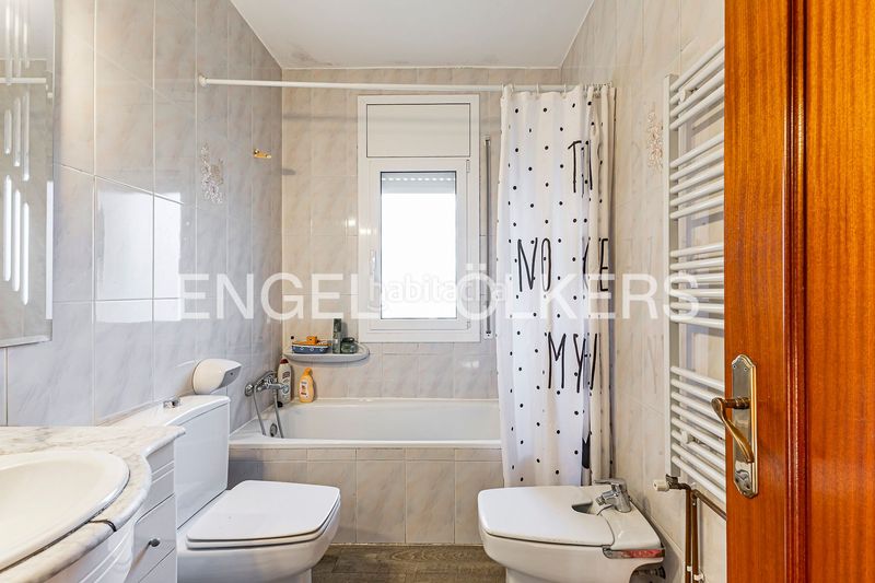Foto 01cb6cf0-9453-48b0-9ff5-eada2623c68e. Casa amb calefacció aparcament piscina a Torrelles de Llobregat