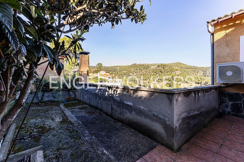 Foto 1a6b20e0-788a-42f1-b32d-b40f95953e07. Casa amb calefacció aparcament piscina a Torrelles de Llobregat