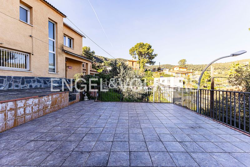 Foto 1e670a9a-98f2-4014-ace3-27d05bfe9c13. Casa amb calefacció aparcament piscina a Torrelles de Llobregat