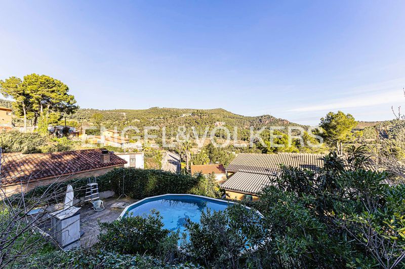 Foto 208d4cf1-ea46-458d-821a-4fb098518977. Casa amb calefacció aparcament piscina a Torrelles de Llobregat