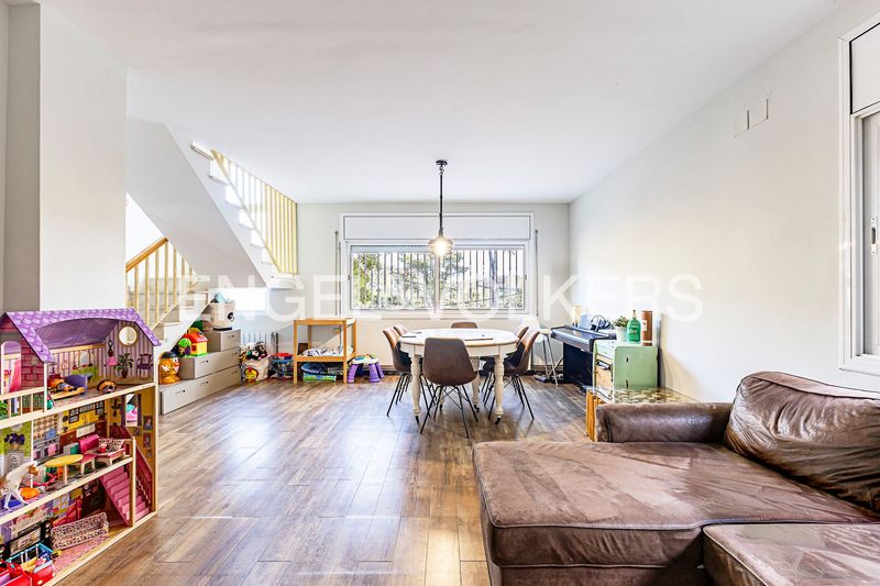 Foto 4bbdfffe-32b7-4700-867d-7304989343f6. Casa amb calefacció aparcament piscina a Torrelles de Llobregat