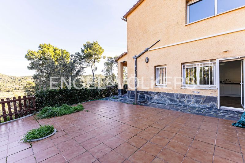 Foto 5eeacd74-9e2d-434c-ac4d-824aee8c46e0. Casa amb calefacció aparcament piscina a Torrelles de Llobregat