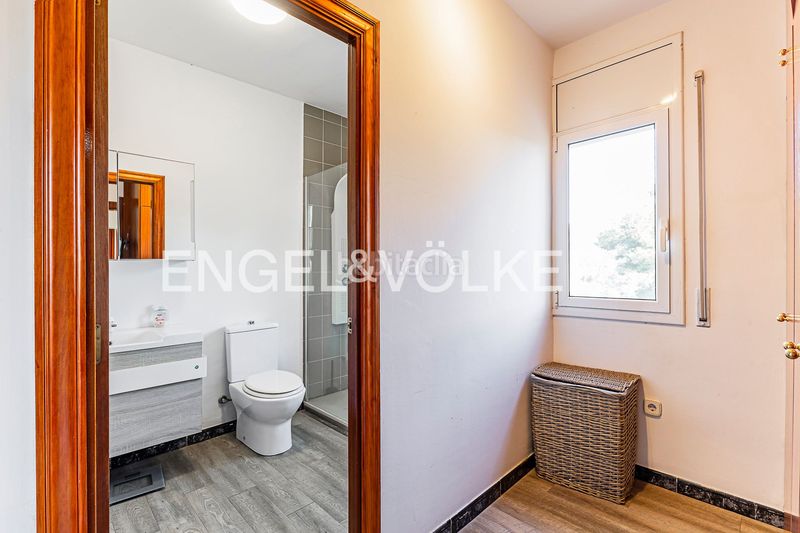 Foto 7ece0197-e003-4cfb-9830-213c394b6ba7. Casa amb calefacció aparcament piscina a Torrelles de Llobregat